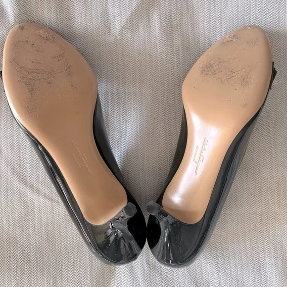Ferragamo Black Patent Leather Pumps, Size 8 2A (Narrow) - Picture 9 of 15